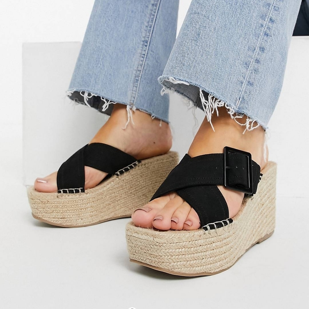 Espadrille wedges in black.